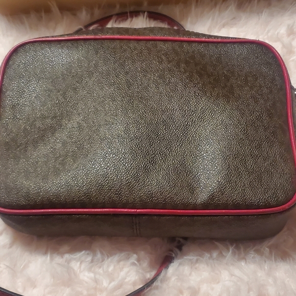 Like new! Michael Kors crossbody purse - Picture 3 of 6